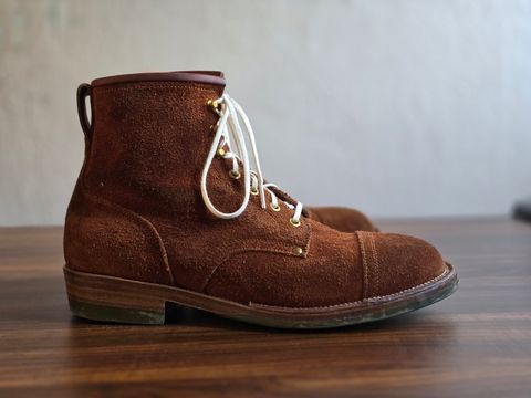 Photo by katzpowa on February 2, 2025 of the Iron Boots The Chosen One in S.B. Foot Dune Roughout Suede.