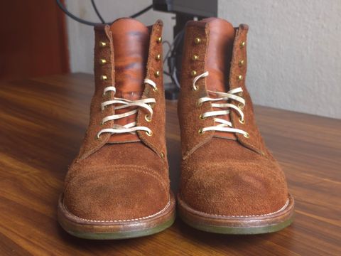 Photo by katzpowa on April 5, 2025 of the Iron Boots The Chosen One in S.B. Foot Dune Roughout Suede.