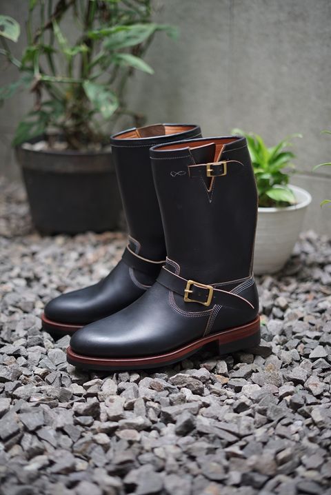 Photo by kkelunturan on October 3, 2025 of the Junkard Enginer boots 11 Inch in Seidel Black Double Shot.