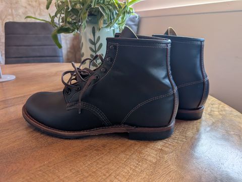 Photo by Rolfgang on April 24, 2026 of the Red Wing Beckman Flatbox in S.B. Foot Black Klondike.
