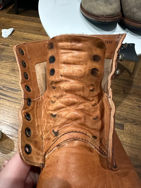 Photo by RUNNOFT on May 17, 2024 of the Parkhurst The Richmond in Horween Natural Dublin.