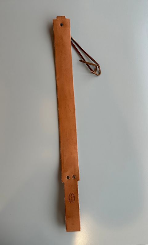 Photo by RUNNOFT on November 30, 2025 of the San Flippo Leather Razor Strop in Shotan(American Saddle Leather) - Natural.