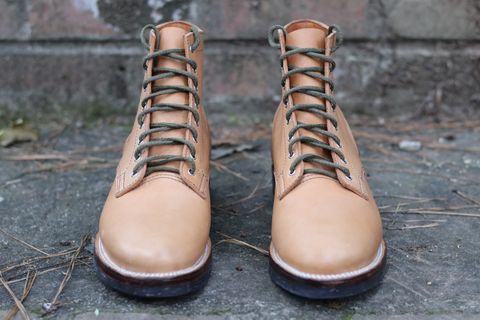 Photo by RUNNOFT on September 21, 2024 of the Oldspeed MFG Service Boot 6” in Horween Tan Latigo.