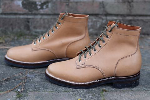 Photo by RUNNOFT on October 1, 2024 of the Oldspeed MFG Service Boot 6” in Horween Tan Latigo.
