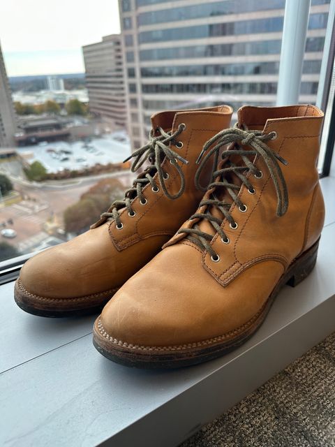 Photo by RUNNOFT on December 4, 2024 of the Oldspeed MFG Service Boot 6” in Horween Tan Latigo.