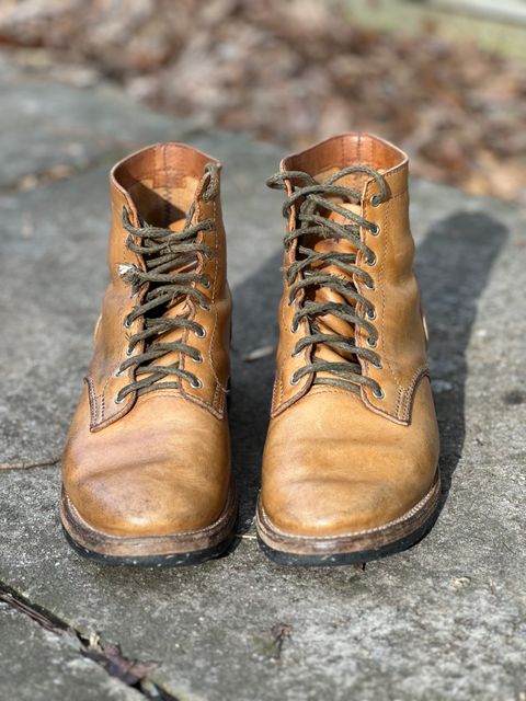 Photo by RUNNOFT on March 2, 2025 of the Oldspeed MFG Service Boot 6” in Horween Tan Latigo.