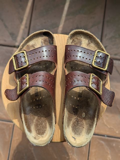 Photo by free_the_fades on July 31, 2024 of the Birkenstock Arizona in Tobacco Brown Oiled Leather.