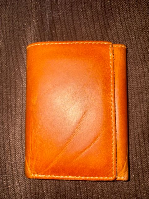 Photo by MuttBarker on December 5, 2025 of the Rodos Leather Crafts Camel Full Grain Leather Trifold Wallet in Tochigi Oil Vachetta #1 Light Brown.