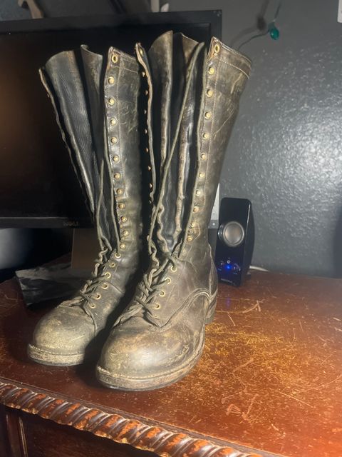 Photo by thebootlover12 on April 22, 2024 of the Viberg logger in cow hide.