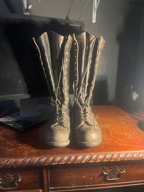 Photo by thebootlover12 on April 22, 2024 of the Viberg logger in cow hide.