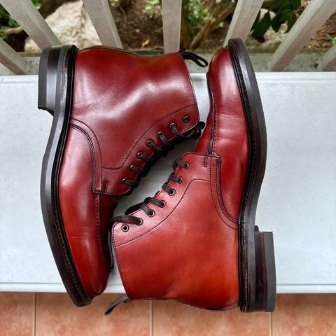 Photo by stinkypatina on August 28, 2025 of the Loake Gisbourne in Seared Mahogany Calf.