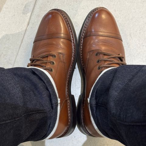 Photo by stinkypatina on July 31, 2025 of the Thursday Captain in Brandy Hand-Finished Full Grain.