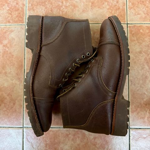 Photo by stinkypatina on November 19, 2025 of the Thursday Vanguard in Horween Natural Waxed Roughout.