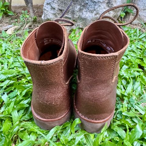 Photo by stinkypatina on January 4, 2026 of the Thursday Vanguard in Horween Natural Waxed Roughout.