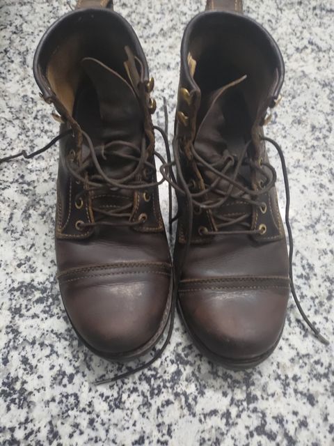 Photo by avikishoresoni on May 4, 2026 of the Craft & Glory Ranger Boots 6" (Vintage Brown) Goodyear Welted in Full Grain Waxed Water Buffalo.