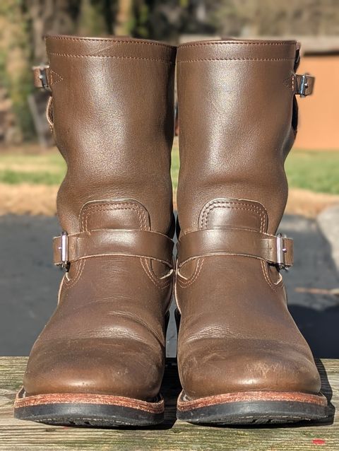 Photo by mari on January 1, 2025 of the Keystone Shoe Company Biker Boot (Engineer) in Horween Dark Brown Latigo.