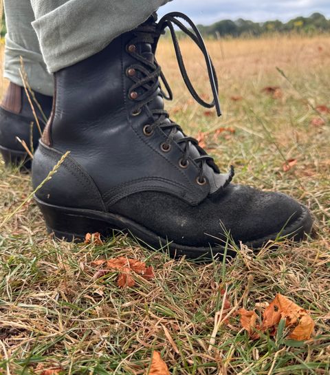 Photo by BeardedBaldilocks on July 6, 2025 of the Nicks Ranger in Black Heavy Duty & Seidel MaxSupport Black Roughout & Horween Natural Chromexcel.