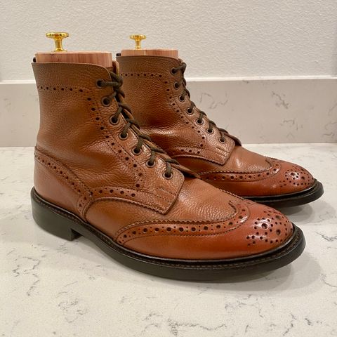 Photo by Colonel_Gringo on July 12, 2026 of the Tricker's Stow Country Boot in Sienna Olivvia Scotch Grain.