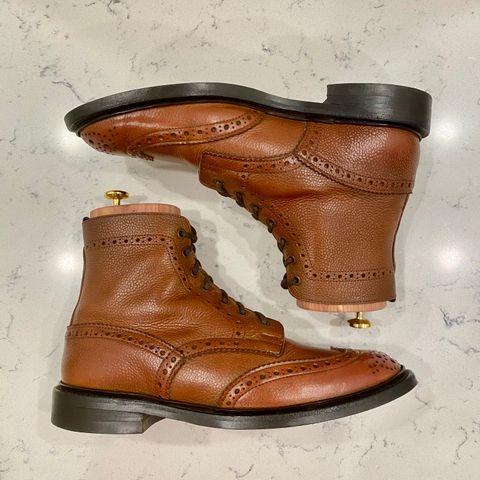 Photo by Colonel_Gringo on July 12, 2026 of the Tricker's Stow Country Boot in Sienna Olivvia Scotch Grain.