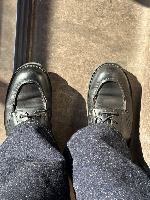 Photo by clausality on January 1, 2026 of the Rolling Dub Trio Coupen Low Moc in Black Horse Front #1020.