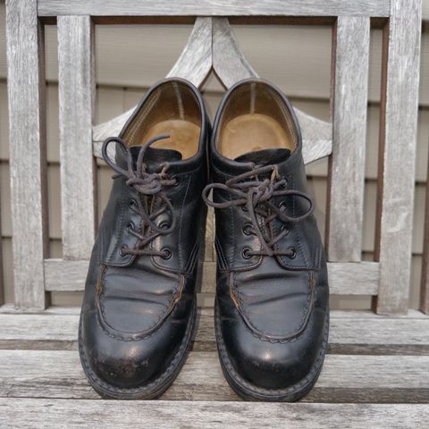 Photo by clausality on April 2, 2026 of the Rolling Dub Trio Coupen Low Moc in Black Horse Front #1020.