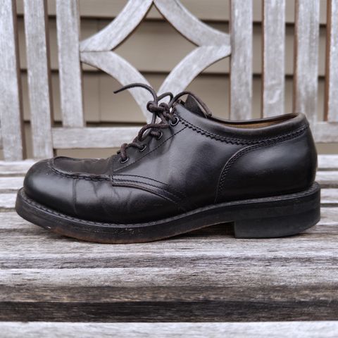 Photo by clausality on April 2, 2026 of the Rolling Dub Trio Coupen Low Moc in Black Horse Front #1020.