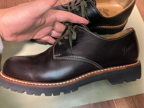 Photo by maru on December 8, 2024 of the Danner Moreland Oxford in Horween Black Chromexcel.