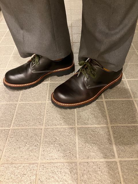 Photo by maru on January 7, 2025 of the Danner Moreland Oxford in Horween Black Chromexcel.