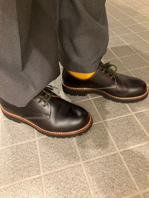 Photo by maru on January 7, 2025 of the Danner Moreland Oxford in Horween Black Chromexcel.