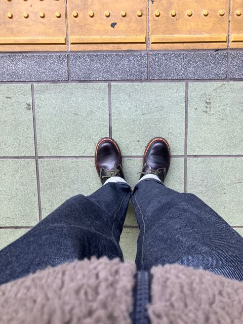 Photo by maru on January 20, 2025 of the Danner Moreland Oxford in Horween Black Chromexcel.