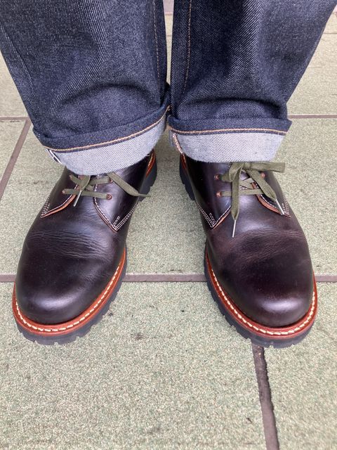 Photo by maru on January 20, 2025 of the Danner Moreland Oxford in Horween Black Chromexcel.