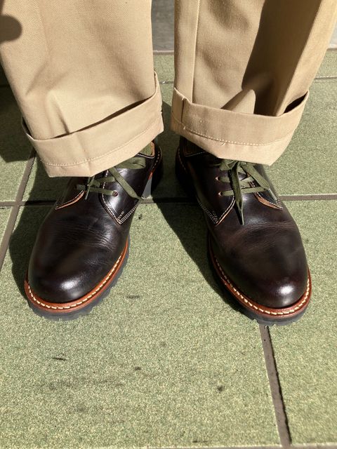 Photo by maru on February 7, 2025 of the Danner Moreland Oxford in Horween Black Chromexcel.