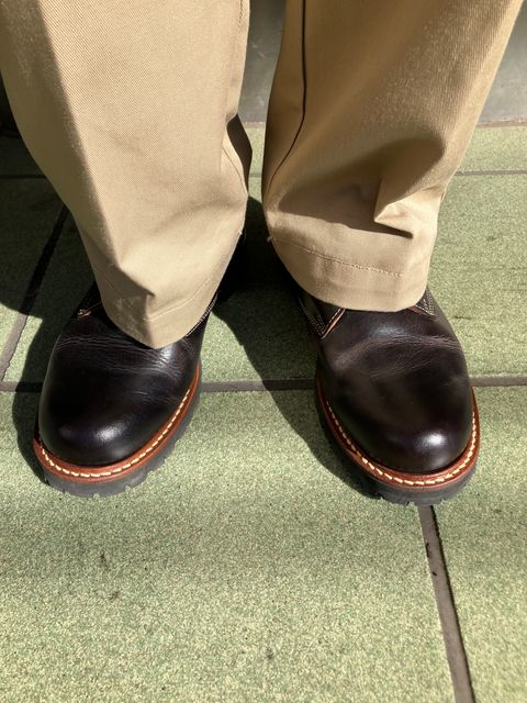 Photo by maru on March 10, 2025 of the Danner Moreland Oxford in Horween Black Chromexcel.
