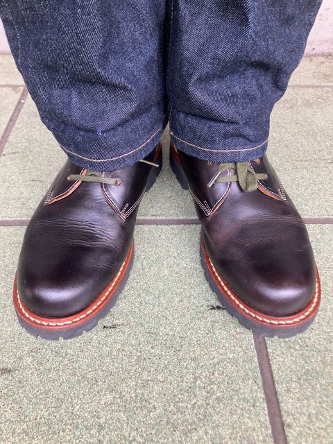 Photo by maru on April 18, 2025 of the Danner Moreland Oxford in Horween Black Chromexcel.