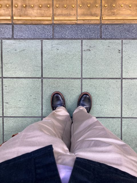 Photo by maru on May 7, 2025 of the Danner Moreland Oxford in Horween Black Chromexcel.