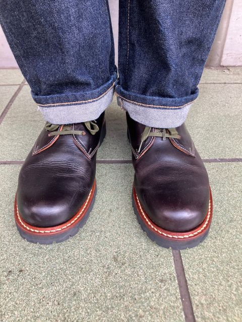 Photo by maru on July 8, 2025 of the Danner Moreland Oxford in Horween Black Chromexcel.