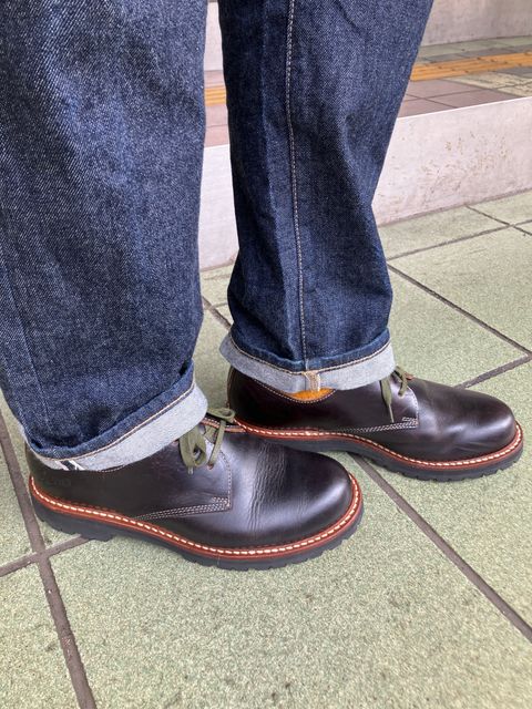 Photo by maru on July 8, 2025 of the Danner Moreland Oxford in Horween Black Chromexcel.