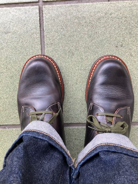 Photo by maru on July 8, 2025 of the Danner Moreland Oxford in Horween Black Chromexcel.