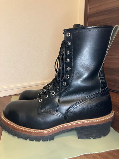 Photo by maru on May 18, 2025 of the Red Wing 8210 Logger Boots in S.B. Foot Black Chrome.