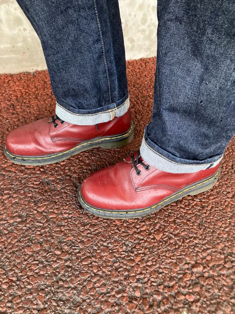 Photo by maru on May 2, 2025 of the Dr. Martens 1460 8Hole Boots in Dr. Martens Smooth Leather Cherry Red.