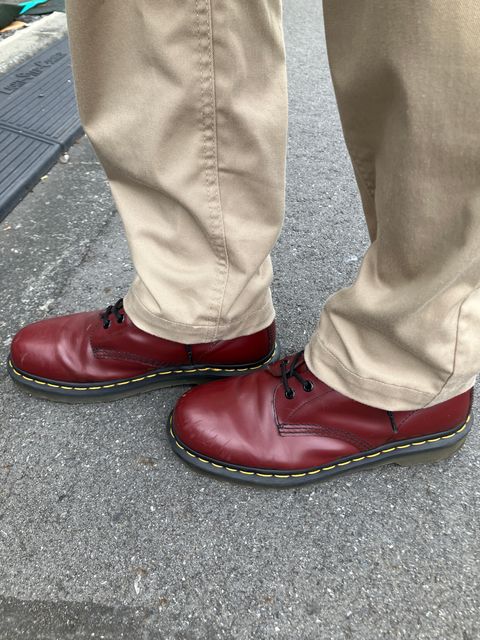 Photo by maru on August 9, 2025 of the Dr. Martens 1460 8Hole Boots in Dr. Martens Smooth Leather Cherry Red.
