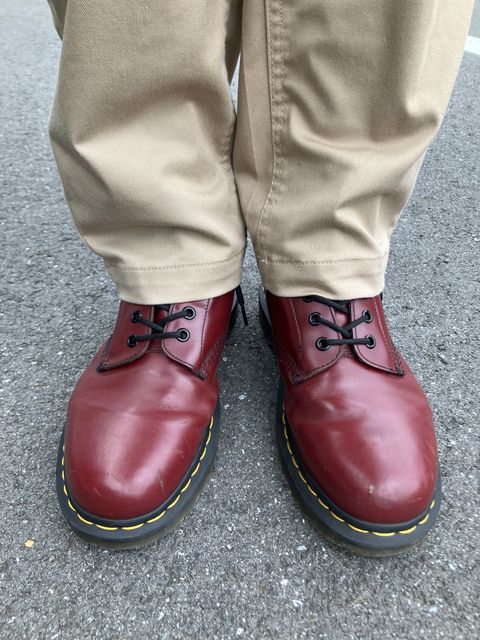 Photo by maru on August 9, 2025 of the Dr. Martens 1460 8Hole Boots in Dr. Martens Smooth Leather Cherry Red.