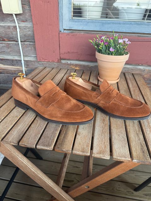 Photo by henkish on July 14, 2026 of the Skolyx Penny Loafer in C.F. Stead Polo Brown Janus Calf Suede.