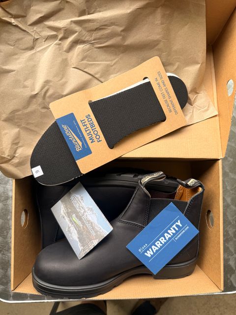 Photo by King_Stoic on July 11, 2026 of the Blundstone Classic in Black.
