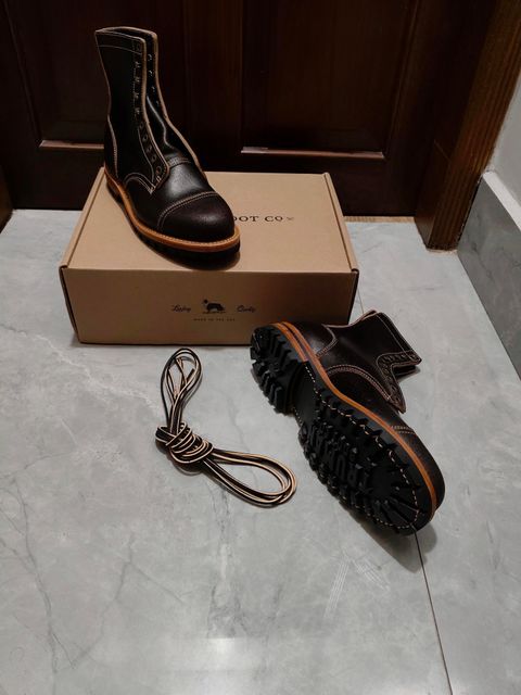 Photo by bootswith_adi on January 11, 2026 of the Truman Upland Boot in Horween Java Waxed Flesh.