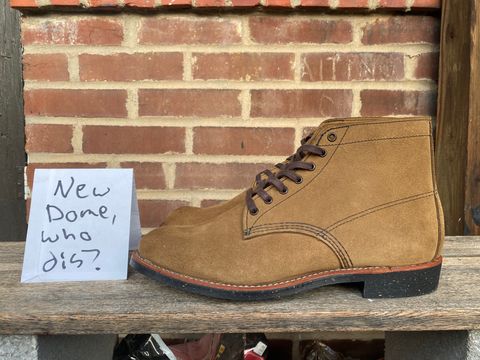 Photo by jacobjanes on October 1, 2025 of the Red Wing Merchant 8062 in S.B. Foot Olive Mohave Roughout.