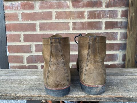 Photo by jacobjanes on January 5, 2026 of the Red Wing Merchant 8062 in S.B. Foot Olive Mohave Roughout.