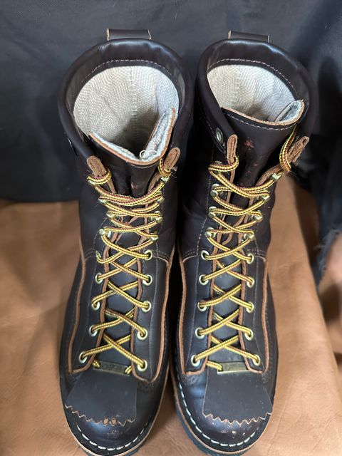 Photo by MaisonSerrif on November 4, 2025 of the Danner Rain Forest in Brown Full Grain.