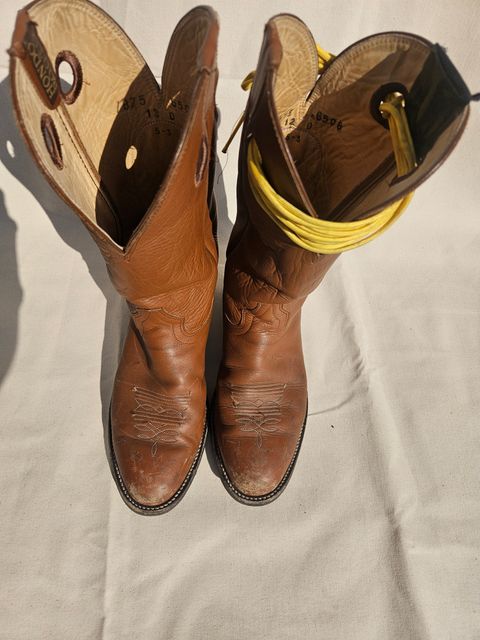 Photo by Jakesleather1505 on September 26, 2025 of the Hondo Boots 7875 in Veg Retan.