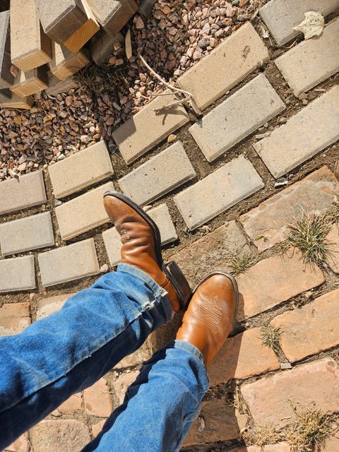 Photo by Jakesleather1505 on February 5, 2026 of the Hondo Boots 7875 in Veg Retan.